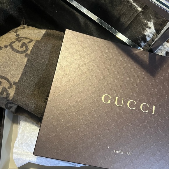 Gucci two tone brown wool-blend throw blanket - Picture 3 of 10